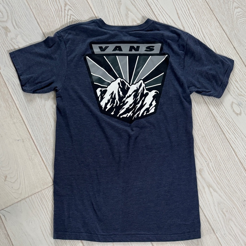 Men’s size small Vans tee.